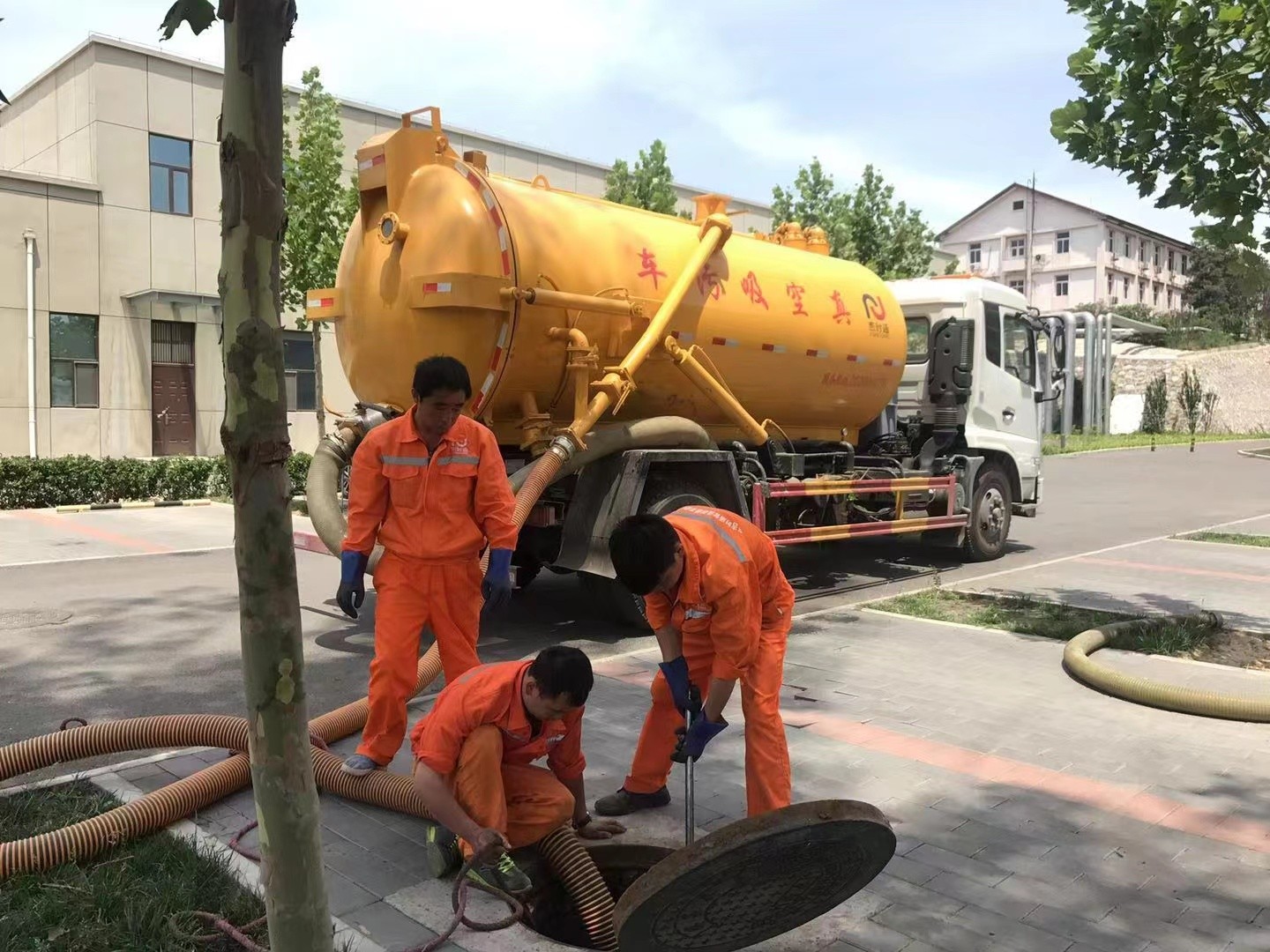鲅鱼圈化粪池清理与5-8吨吸粪车施工效率分析